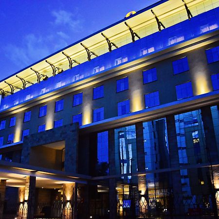 Doubletree By Hilton Nairobi Exterior foto