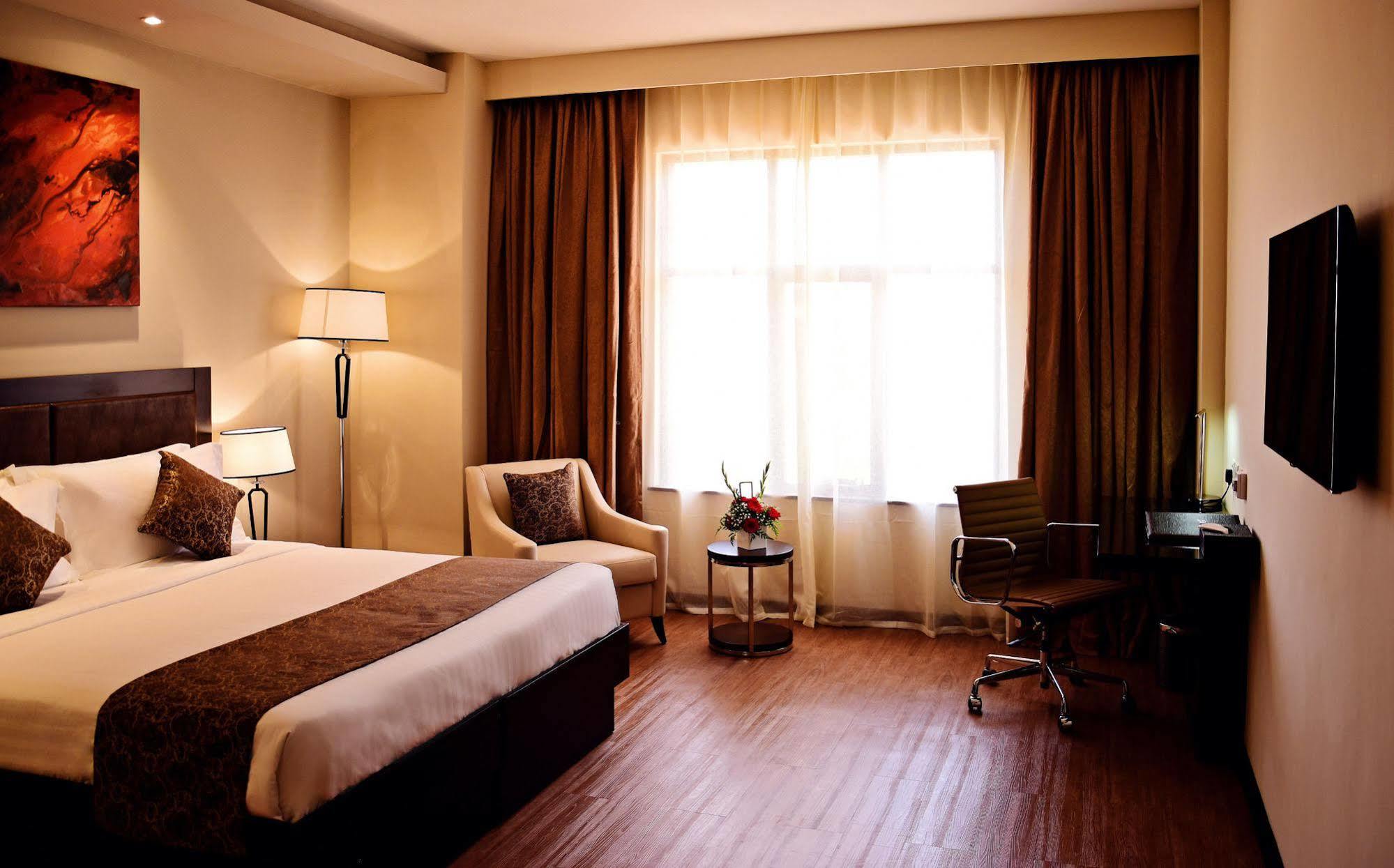 Doubletree By Hilton Nairobi Exterior foto